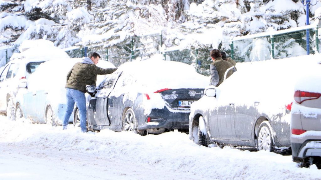 Doğu Anadolu’da, 2.210 köy yolu kapandı