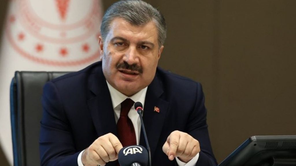 Fahrettin Koca’dan sağlık çalışanları düzenlemesi hakkında açıklama