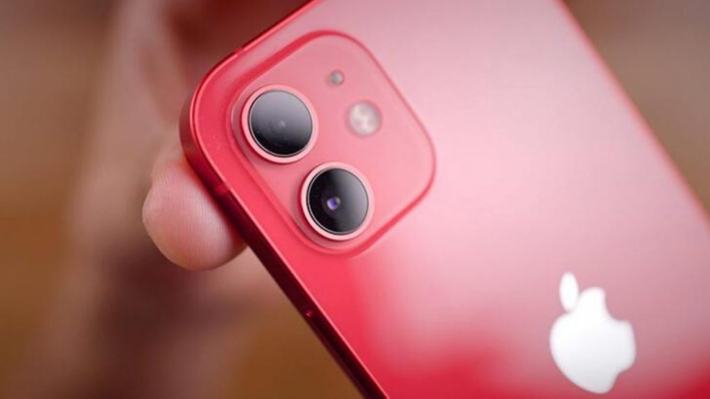 iPhone kutularından şarj cihazını çıkaran Apple, rekor gelir elde etti