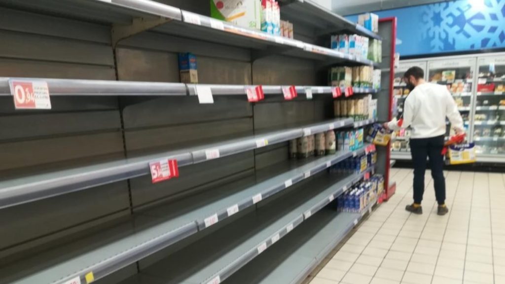 İspanya’da ayçiçek yağı ve süt rafları boşaldı