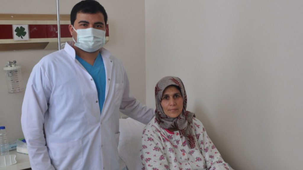 Kars’ta karnından ameliyatla 5 kiloluk kitle alındı