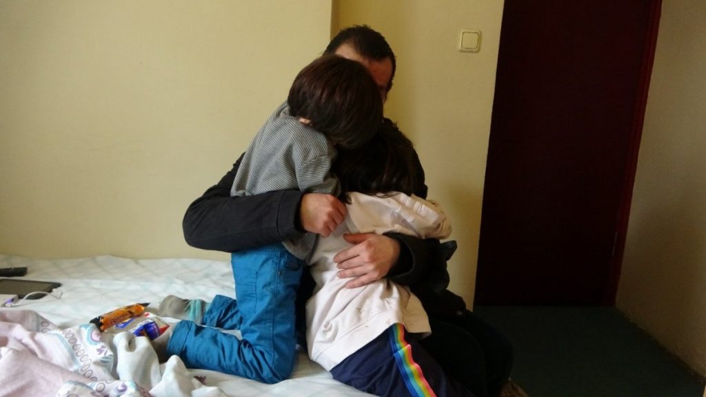 Maltepe’de bir anne komşusu ile kaçtı, çocukları ortada kaldı