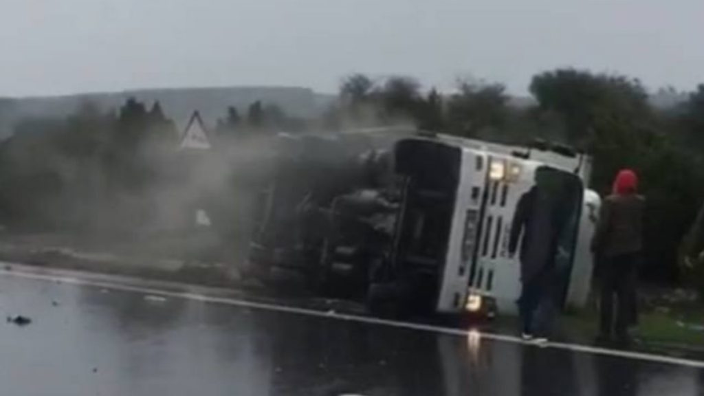 Mersin’de kamyon kabinine sıkışan 2 kişi kurtarıldı