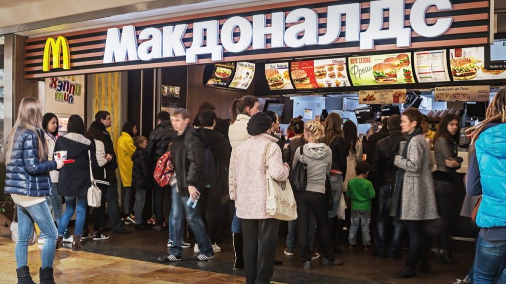 Rusya’da hamburger karaborsaya düştü
