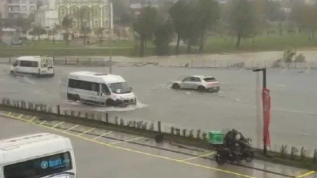 İstanbul’da sağanak alarmı: Yollar ve tüneller su altında