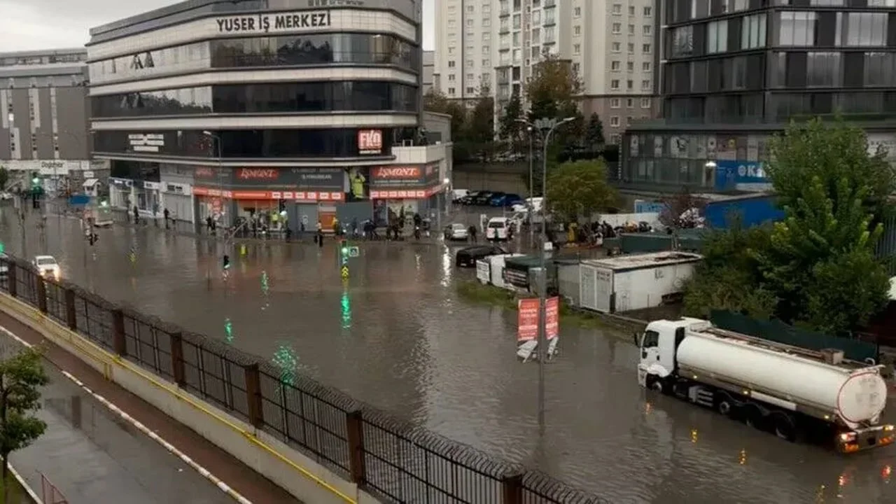 İstanbul’da sağanak alarmı: Çok sayıda nokta su altında