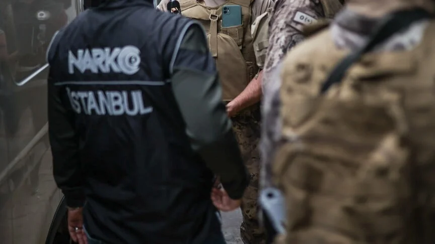 Kriptolu ağın uyuşturucu baronları ve yardım maskesi