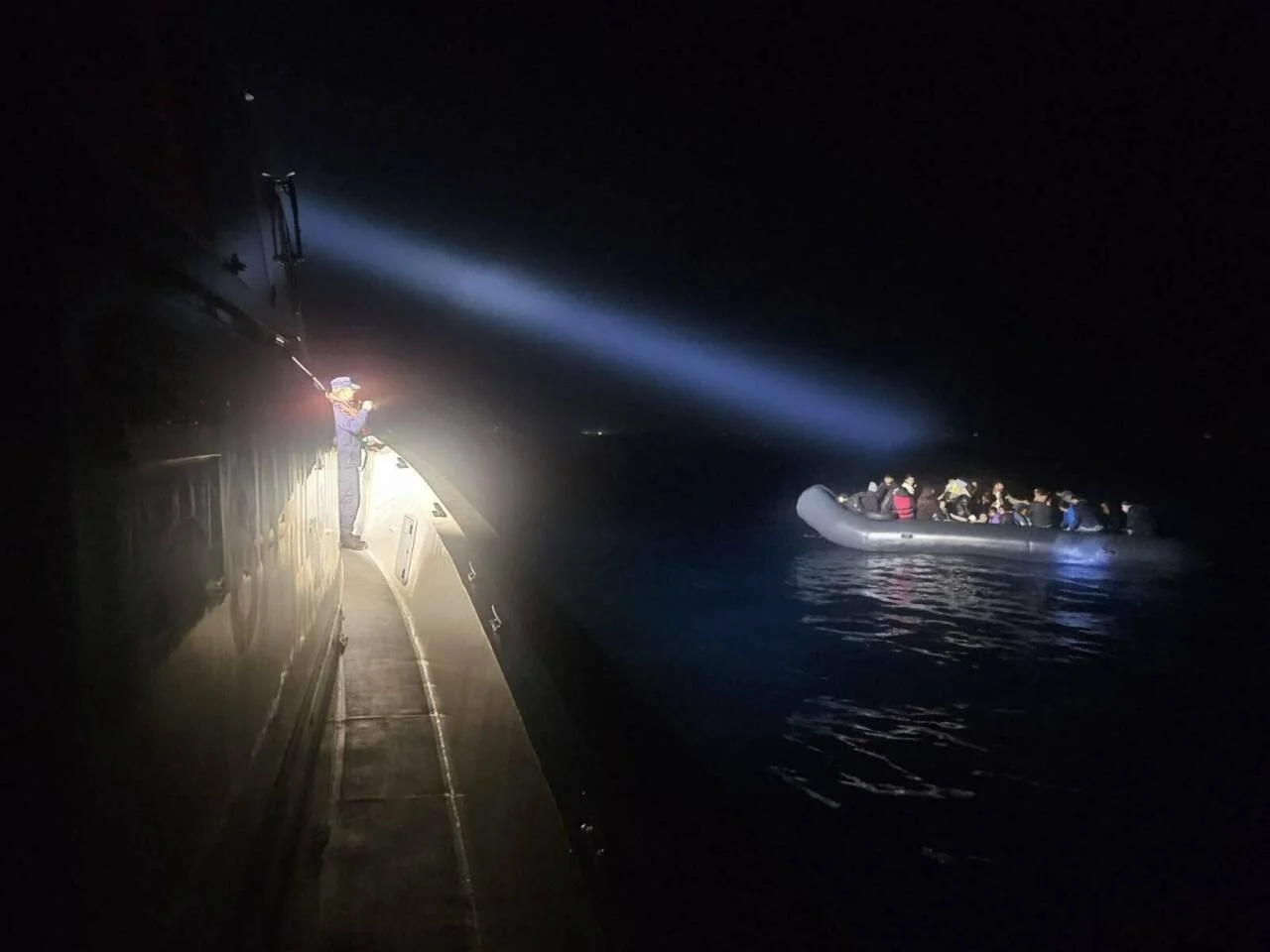 Didim açıklarında 40 düzensiz göçmen yakalandı
