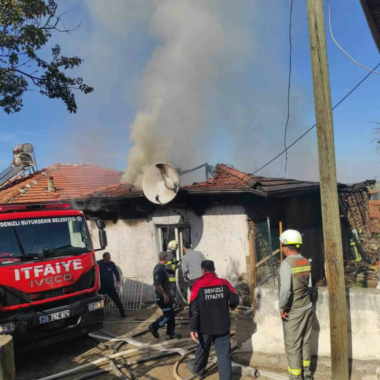 Denizli’de Müstakil Ev Yangında Kullanılamaz Oldu