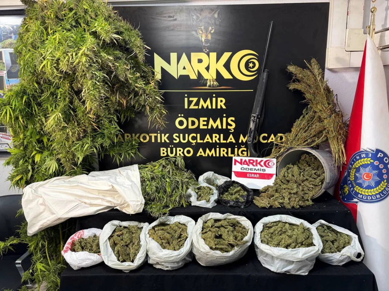 Ödemiş’te operasyonda 7 kilo 671 gram esrar