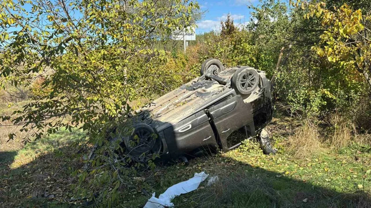 Kamyonet 38 metre aşağı yuvarlandı: 1 ölü, 1 yaralı