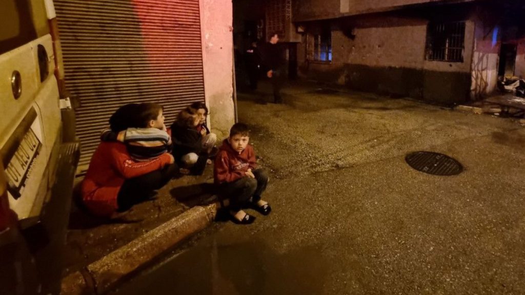 Adana’da ekmek teknelerinin yanışını üzüntüyle izlediler