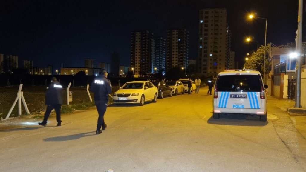 Adana’daki kadın, evinin önünde silahlı saldırıya uğradı