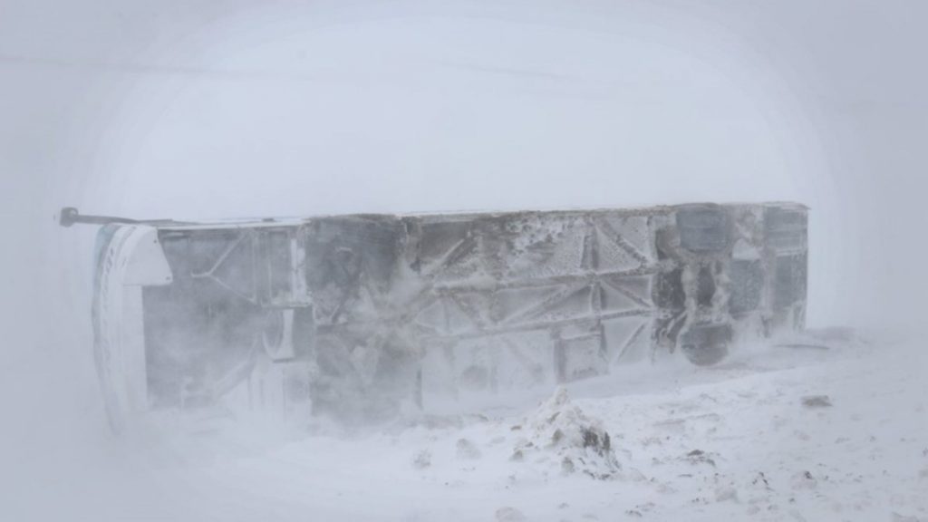 Ağrı’da yolcu otobüsü devrildi: 12 yaralı