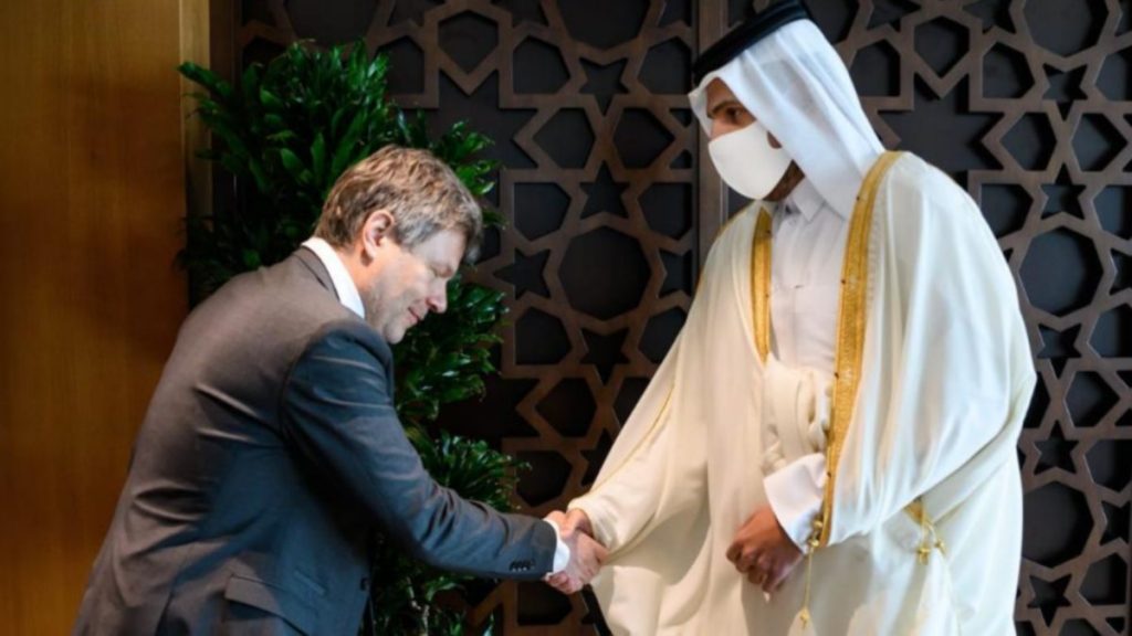 Almanya Ekonomi Bakanı Habeck, doğalgaz görüşmesi için Katar’a gitti