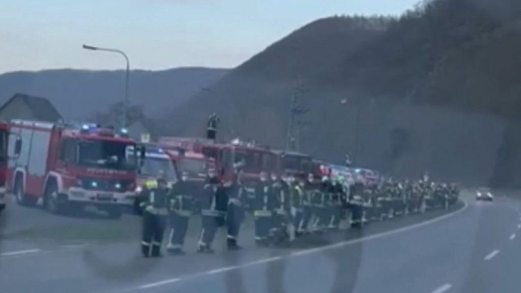 Almanya’da, Ukrayna’ya giden yardım konvoyu alkışlarla uğurlandı