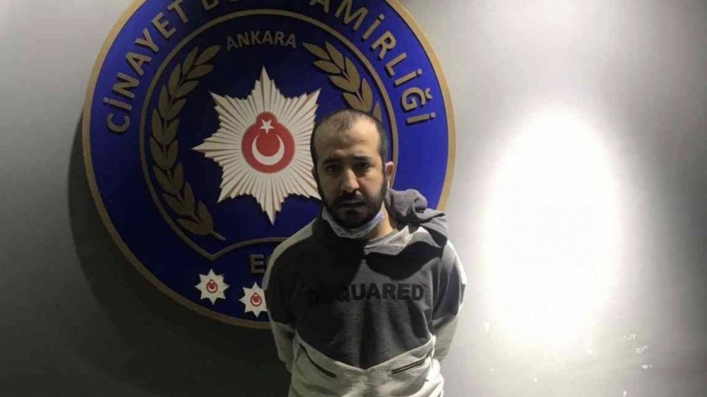 Ankara’da 3 cinayet ve 14 suçtan aranan zanlı, gizli bölmede yakalandı