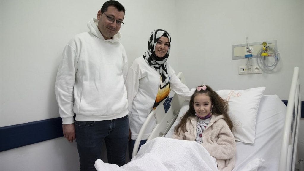 Ankara’da, çocuğun safra yolu tıkanıklığı mıknatısla açıldı