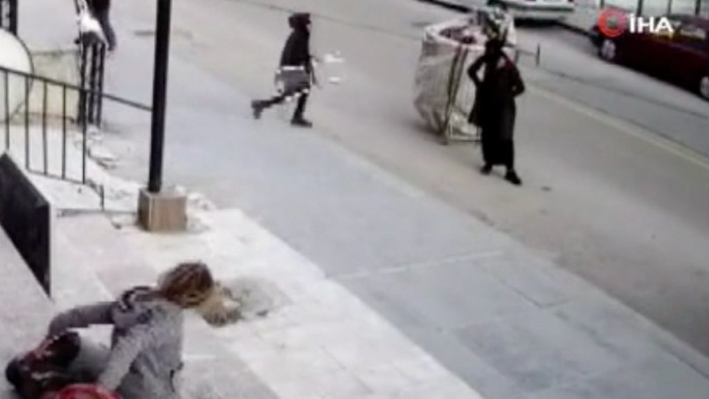 Ankara’da küçük çocuğa hırsızlık yaptırdı