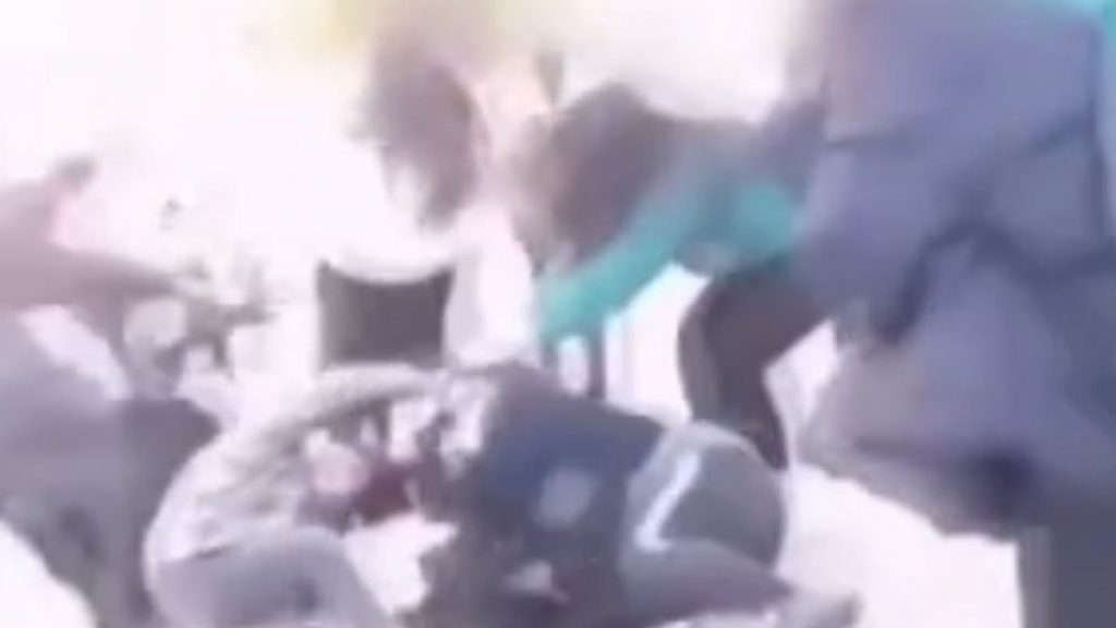 Ankara’da liselilerin kavgası kamerada