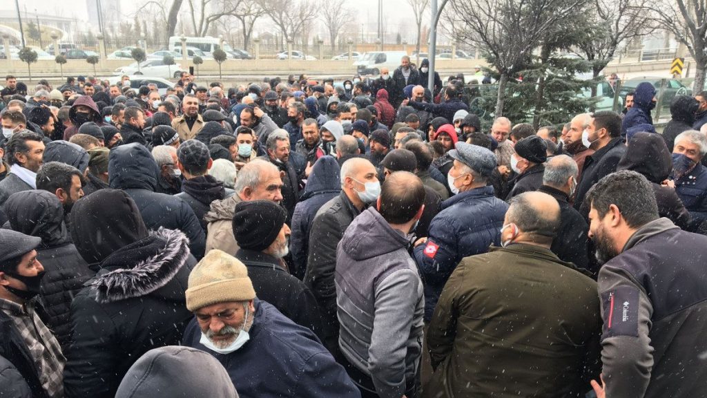 Ankara’da zam isteyen özel halk otobüsü esnafından protesto