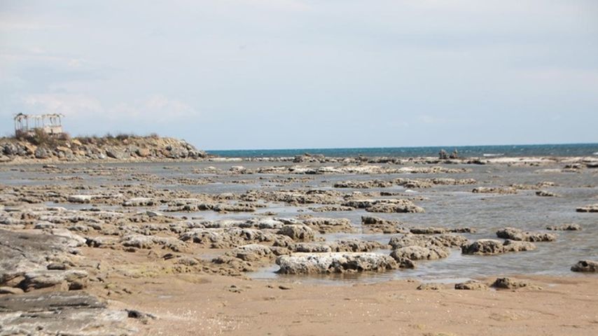 Antalya’da deniz suyu 20 metre çekildi