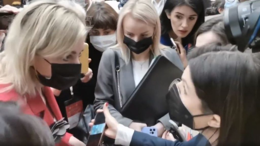 Antalya’da Rus Sözcü Zaharova ile CNN muhabiri arasında tartışma