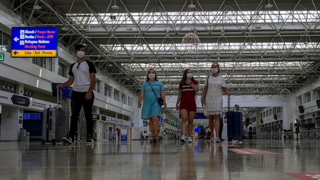 Antalya’daki Ukraynalı sporcular ile Rus turistler tartıştı