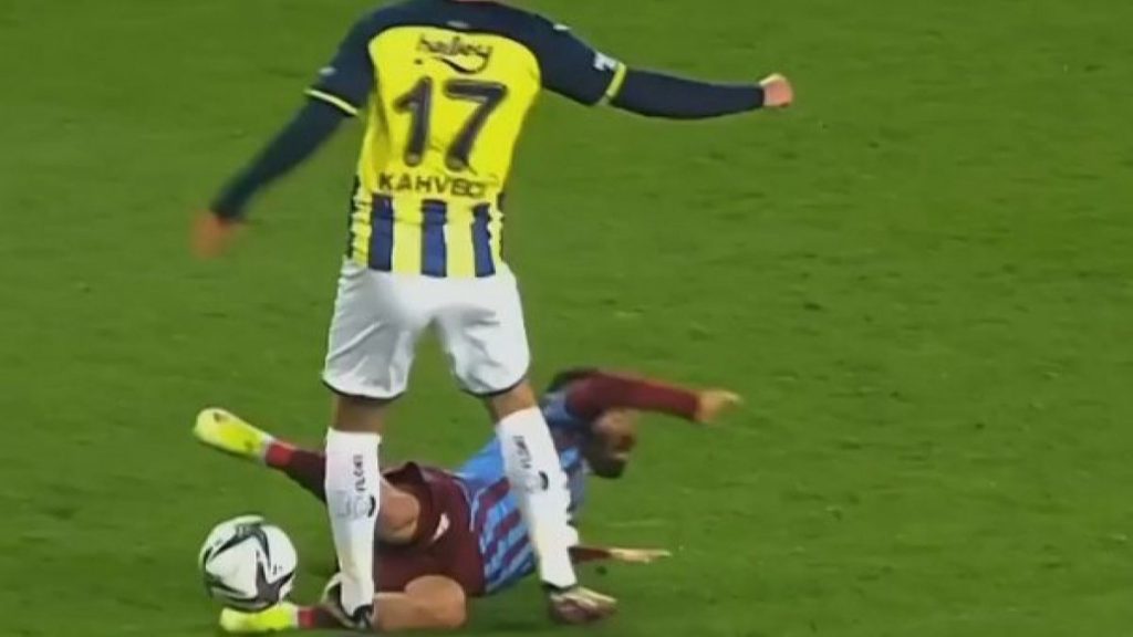 Avrupa’da İrfan Can’ın pozisyonunun benzerlerine sarı kart verildi