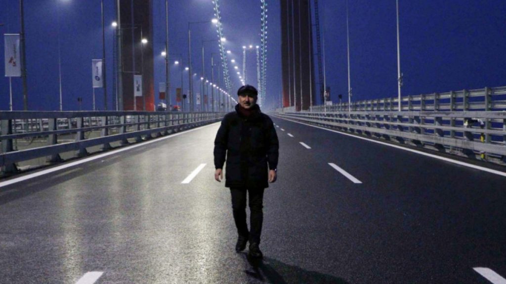 Bakan Karaismailoğlu, gün doğumunu 1915 Çanakkale Köprüsü’nde karşıladı