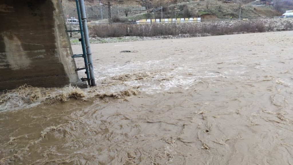 Batman’da şiddetli rüzgar hayatı olumsuz etkiledi