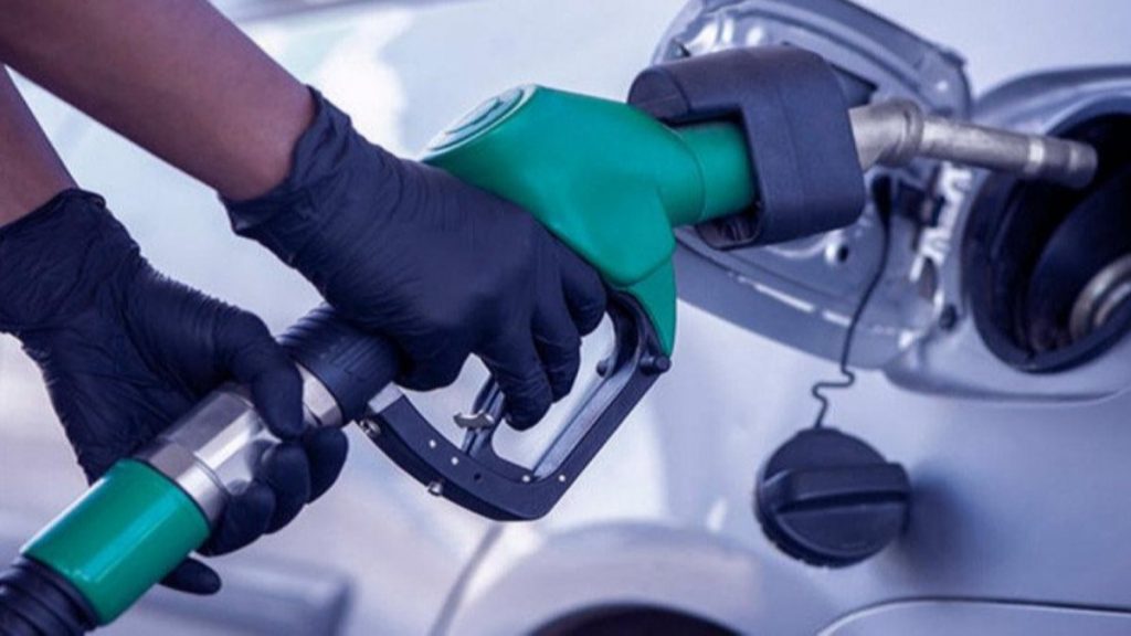 Bu gece benzin ve motorine zam gelecek mi ? 25 lirayı geçiyor…