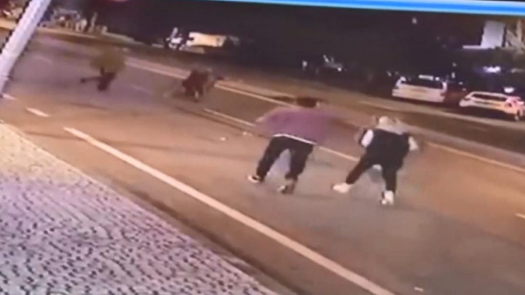 Büyükçekmece’de eski eşini sokak ortasında dövdü, serbest bırakıldı