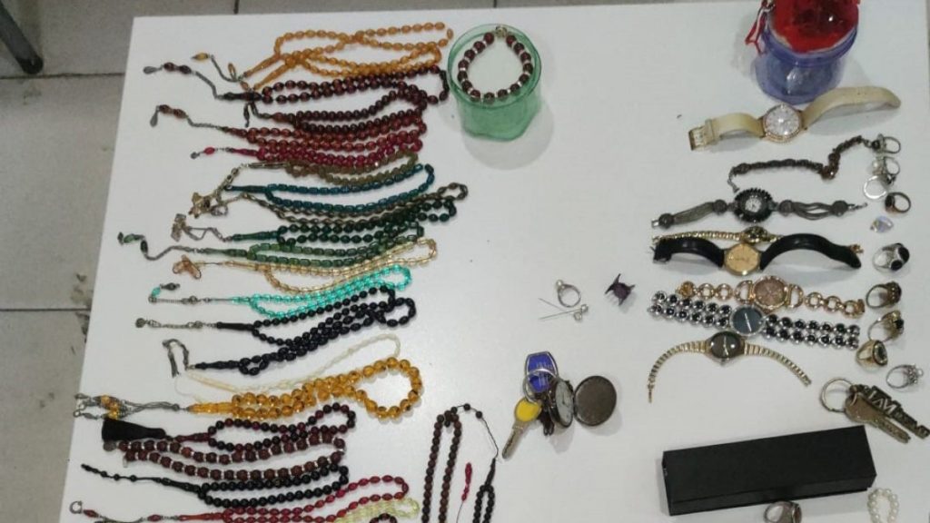 Büyükçekmece’de hırsız, imamın evinden tespih çaldı