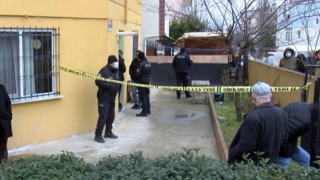 Büyükçekmece’de tartıştığı babasını silahla öldürdü