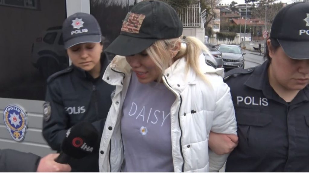 Ciciş kardeşlerden Esra Ersoy ‘çocuğa cinsel istismar’ suçundan gözaltına alındı