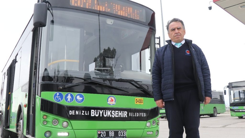 Denizli’de bayılan yolcuyu hastaneye yetiştirdi
