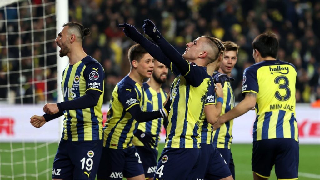 Dimitris Pelkas: Taraftar mutlu olmayı hak etti