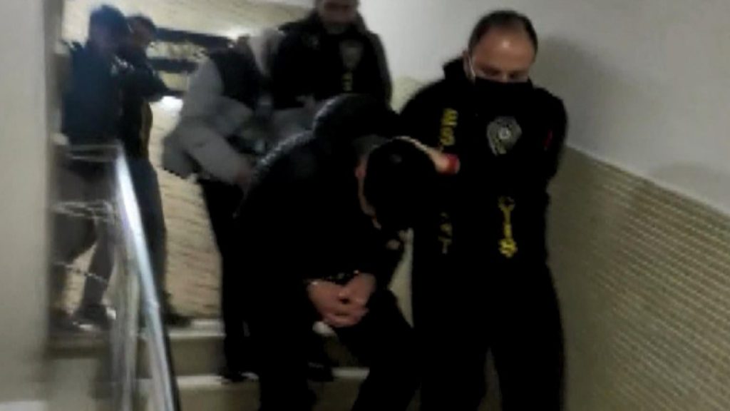 Esenyurt’ta kadınları hedef alan kapkaç çetesi yakalandı