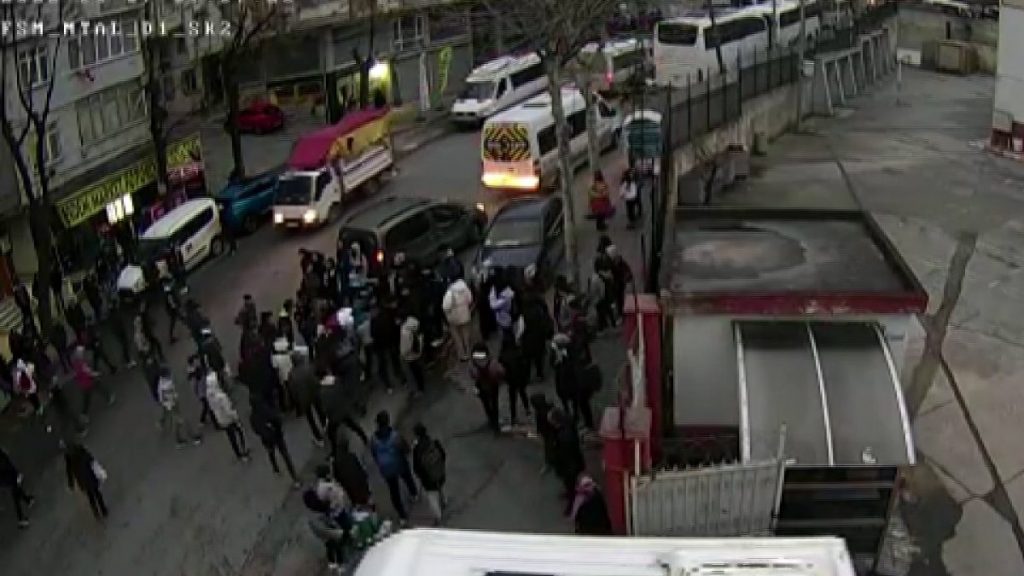 Esenyurt’ta lise önünde, öğrenciye bıçaklı saldırı