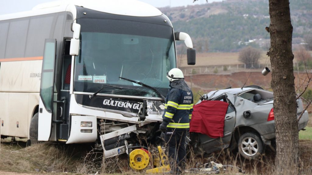 Eskişehir’de trafik kazası: 3 ölü, 3 yaralı