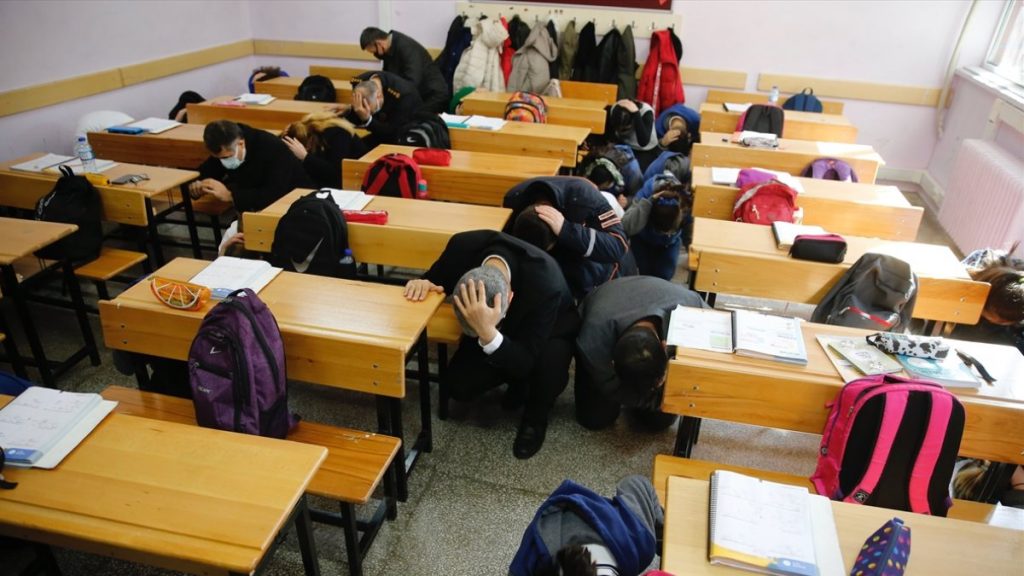 Eskişehir’deki okullarda deprem tatbikatı yapıldı