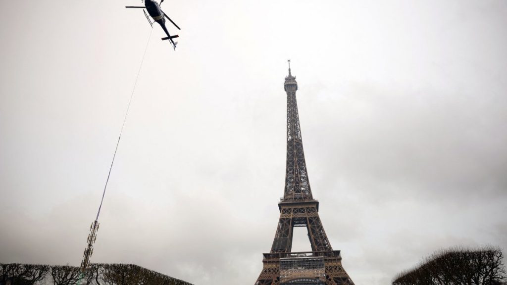 Eyfel Kulesi, 6 metre daha uzatıldı