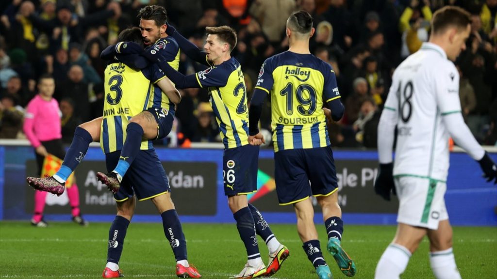 Fenerbahçe, Konyaspor’u 2 golle mağlup etti