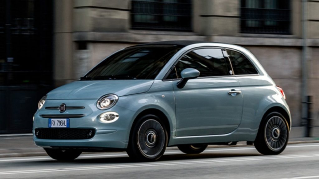 Fiat 500, İngiltere’de en iyi şehir otomobili seçildi