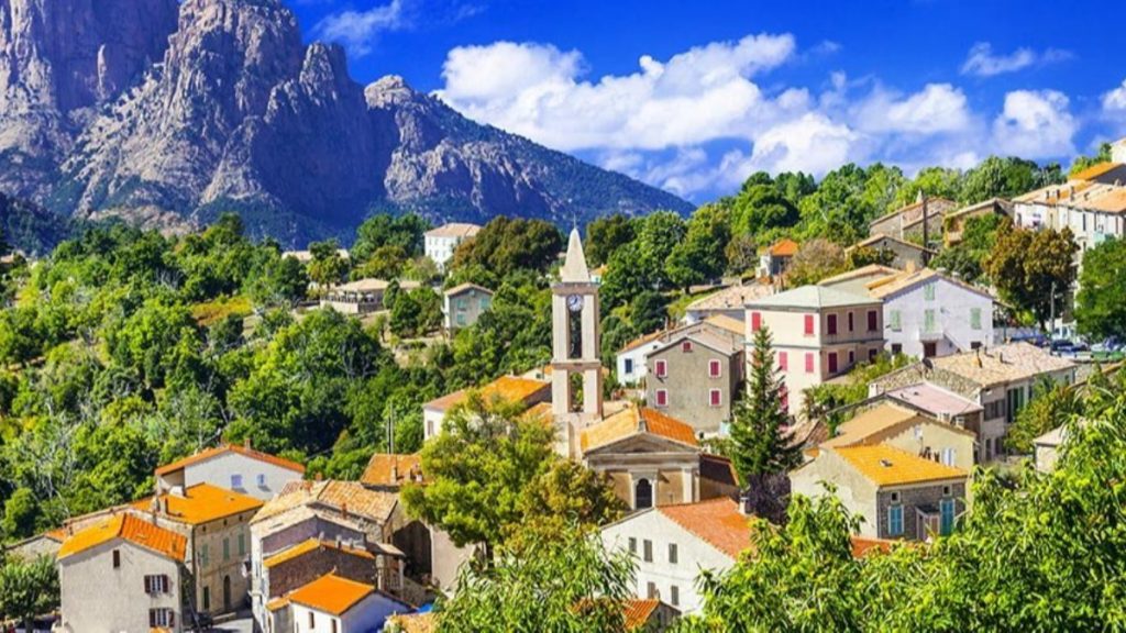 Fransa: Korsika Adası’nın “özerkliğini” kabul edebiliriz