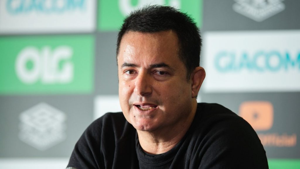 Galatasaraylı taraftarlar Barcelona maçı için Acun Ilıcalı’ya seslendi