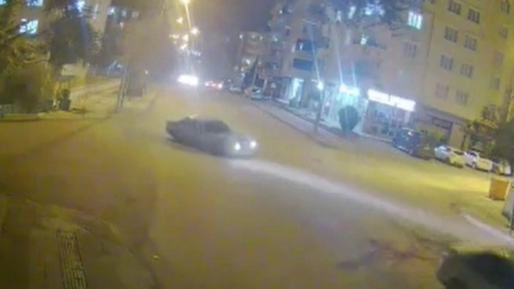 Gaziantep’te cadde ortasında defalarca drift atan şahsa para cezası