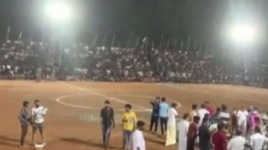 Hindistan’da futbol maçında tribün çöktü: 200 yaralı