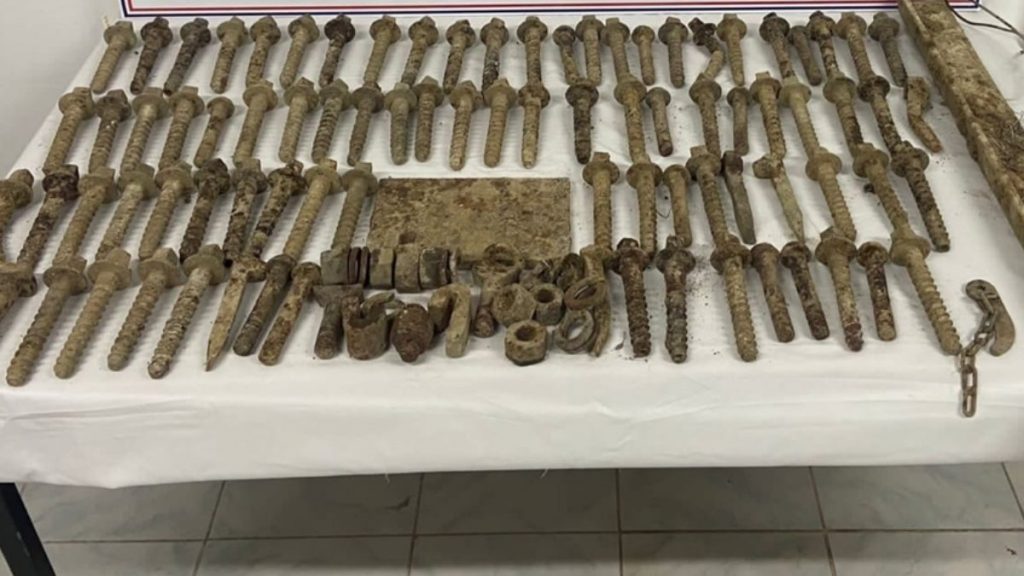 Isparta’da, tren raylarından somun ve cıvata çalan 3 şüpheli yakalandı